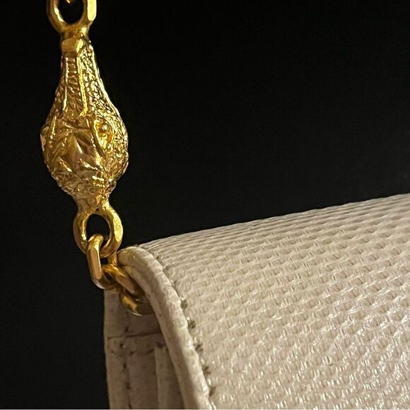 Ashreil cream textured shoulder bag gold tone chain with vintage style detail - Picture 10 of 12